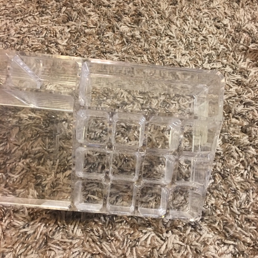 3/$15💜Makeup Organizer - Picture 3 of 4